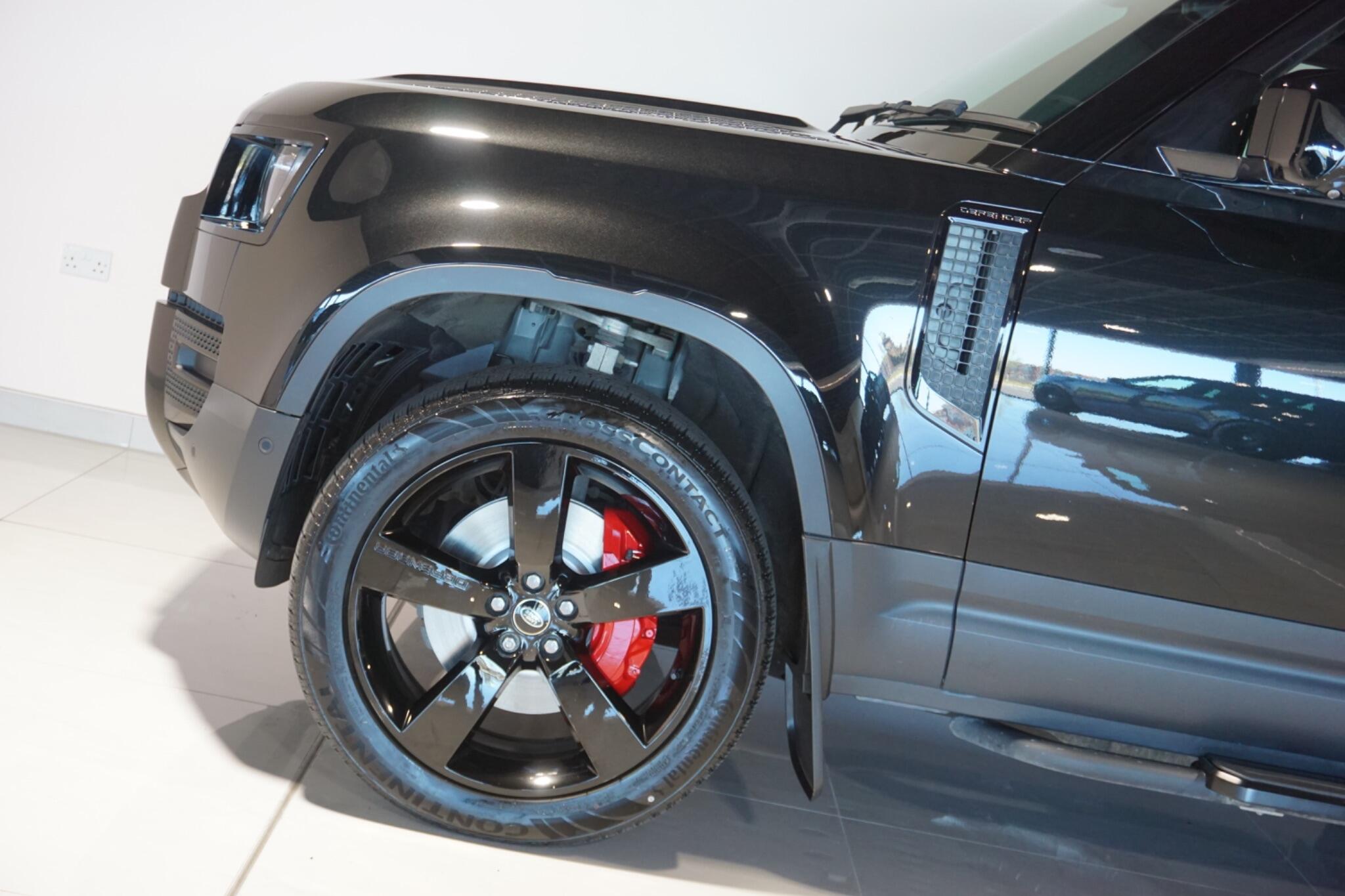 Land Rover Defender 90 3.0 D250 MHEV SE Hard Top SUV 3dr Diesel Auto 4WD SWB Euro 6 (s/s) (250 ps)